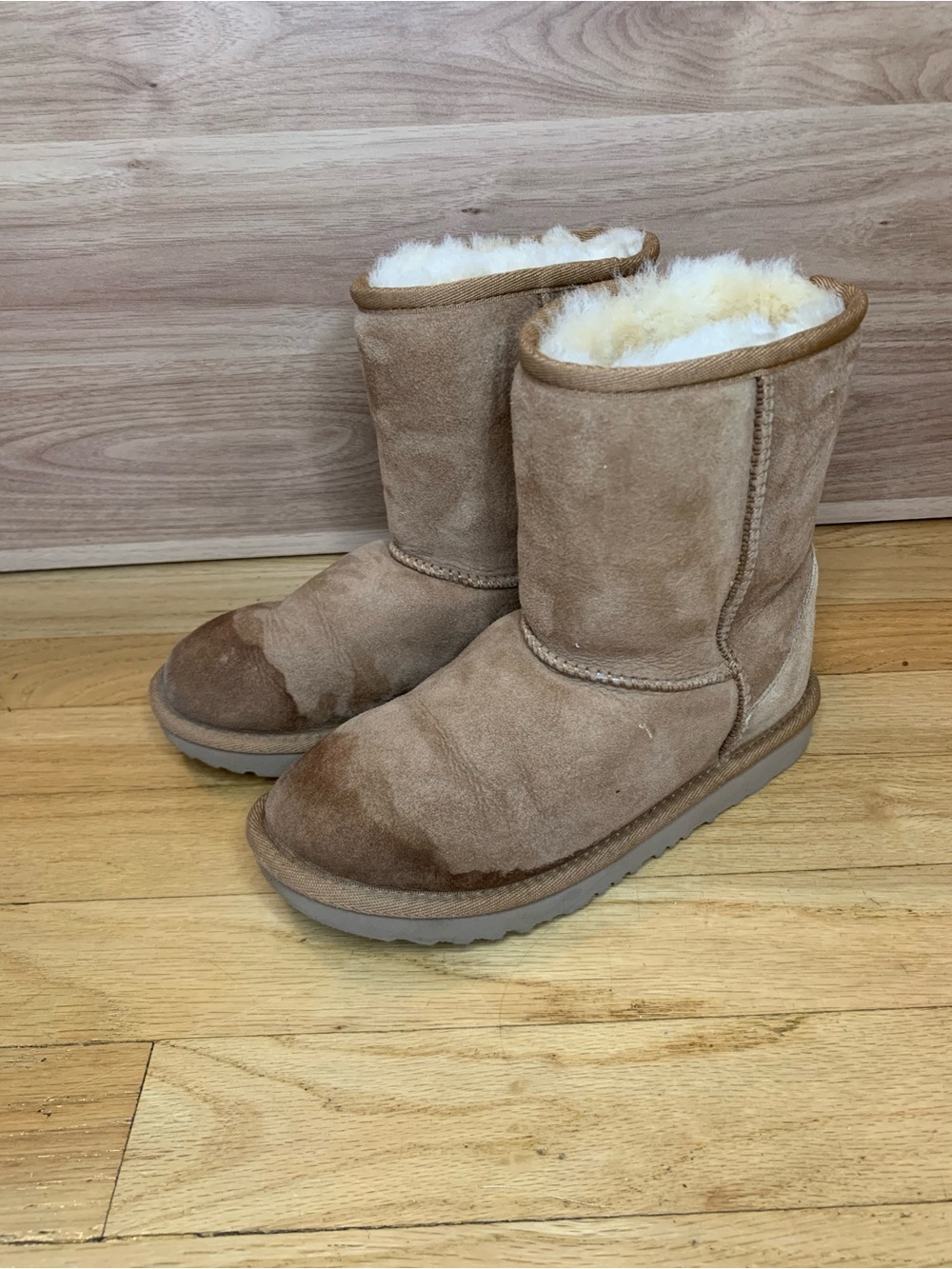 Ugg Classic Short Kids Boots - Size 2